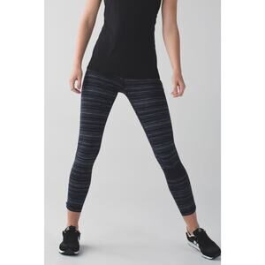 Lululemon Run the World‎ 7/8 Tight Leggings Size 4 Cyber Stripe Naval Blue Black